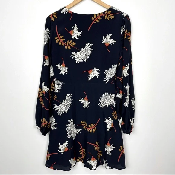 Cupcakes and Cashmere London Dress Size Small // Navy Floral Print Lace - Picture 6 of 8